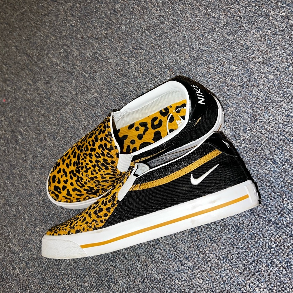 Nike court slip on